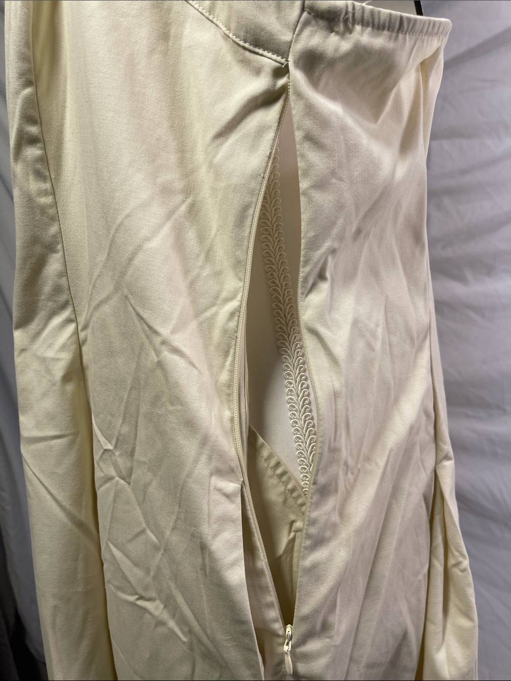 Elegant Cream Halter Midi Dress - Picture 3 of 8